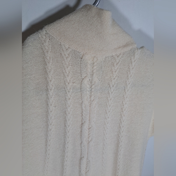 Kensie Cream Short Sleeve Sweater Dress Size Small - Picture 6 of 6